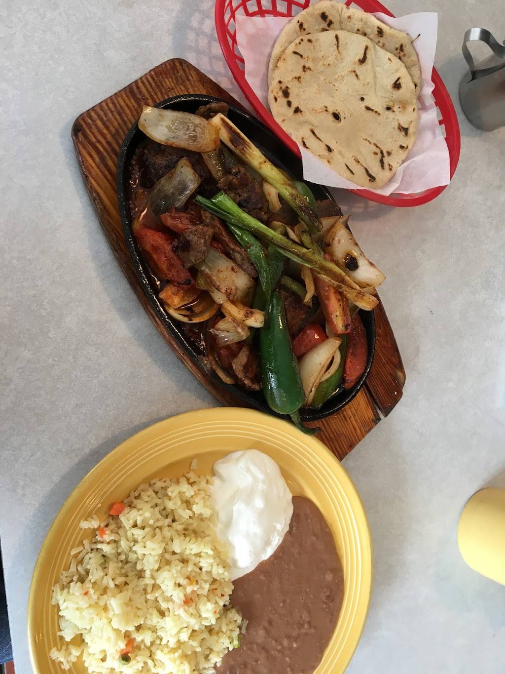 Golfo DE Fonseca Restaurant | restaurant | 808 N Vermont Ave, Los Angeles, CA 90029, USA | 3236602812 OR +1 323-660-2812