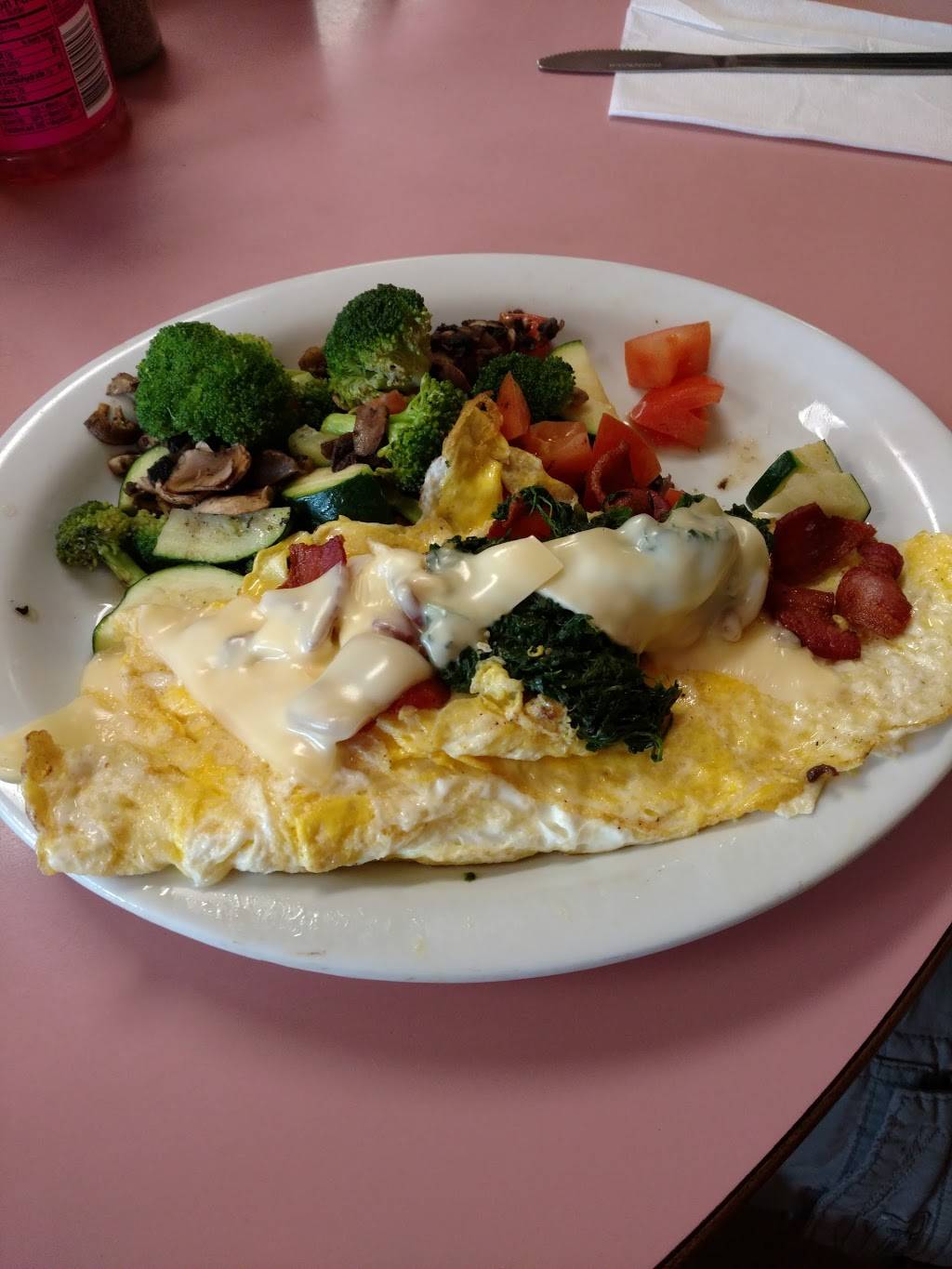 Village Coffee Shop | restaurant | 416 W Lodi Ave, Lodi, CA 95240, USA | 2093681929 OR +1 209-368-1929