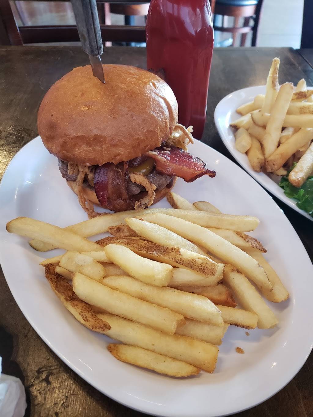 Bookmakers Burgers Bourbon Brews | restaurant | 25791 E Smoky Hill Rd #50, Aurora, CO 80016, USA | 3033538298 OR +1 303-353-8298