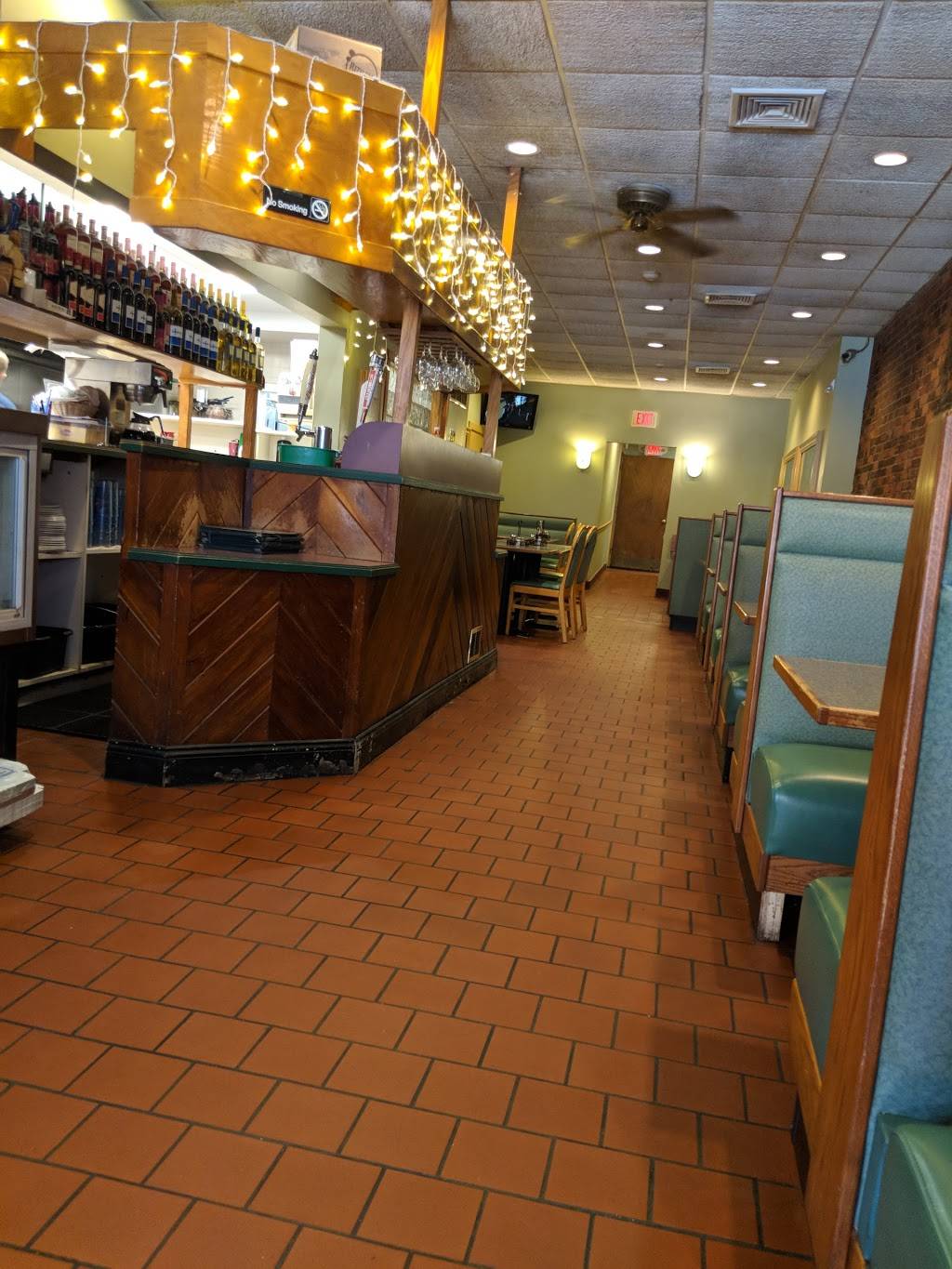 Famous Pizza House | restaurant | 23 N Main St, Norwalk, CT 06854, USA | 2038386100 OR +1 203-838-6100