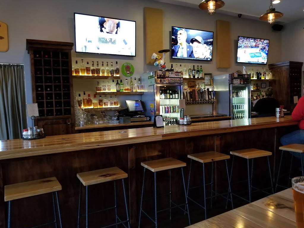 Rosatis Pizza | restaurant | 1652 S Eastwood Dr, Woodstock, IL 60098, USA | 8153383600 OR +1 815-338-3600