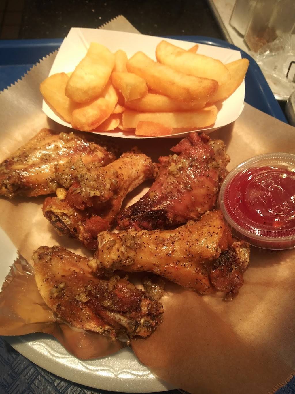 Isaacs World Famous | restaurant | 12305 University Mall Ct, Tampa, FL 33612, USA | 8132320035 OR +1 813-232-0035