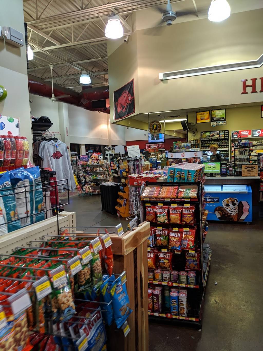 Workmans Hilltop Travel Center | restaurant | 8265 AR-282, Alma, AR 72921, USA | 4796321356 OR +1 479-632-1356