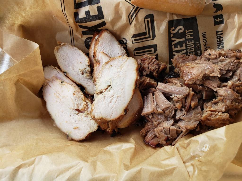 Dickeys Barbecue Pit | restaurant | 23123 Woodward Ave, Ferndale, MI 48220, USA | 2485653355 OR +1 248-565-3355