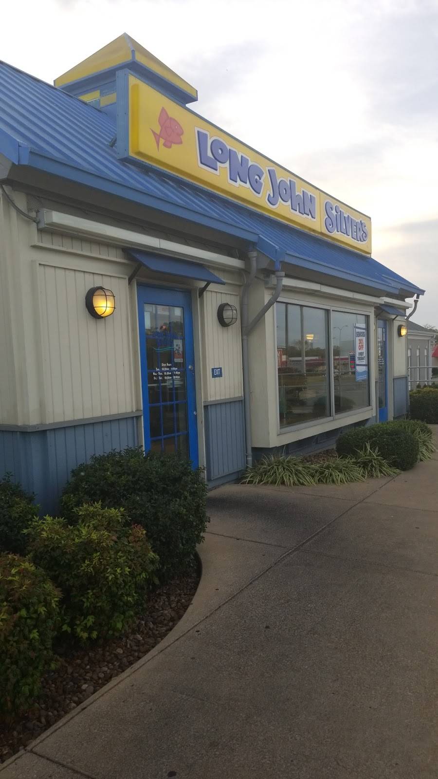 Long John Silvers | restaurant | 2931 Fort Campbell Blvd, Hopkinsville, KY 42240, USA | 2708868040 OR +1 270-886-8040
