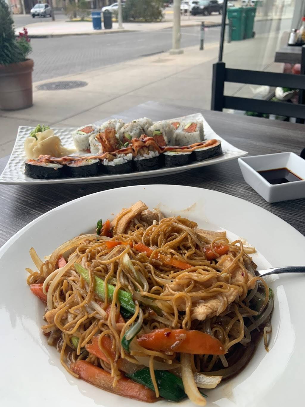 Thai Lucky Sushi Bar | restaurant | 102 Navarro St, San Antonio, TX 78205, USA | 2108881096 OR +1 210-888-1096