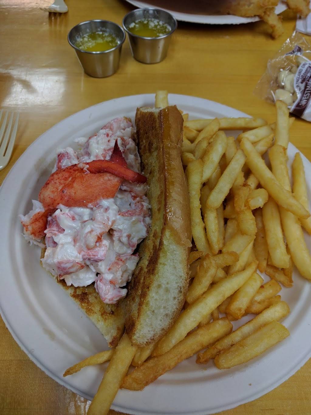 Livingstones Seafood and Deli | restaurant | 265 Boston Rd, North Billerica, MA 01862, USA | 9783621247 OR +1 978-362-1247