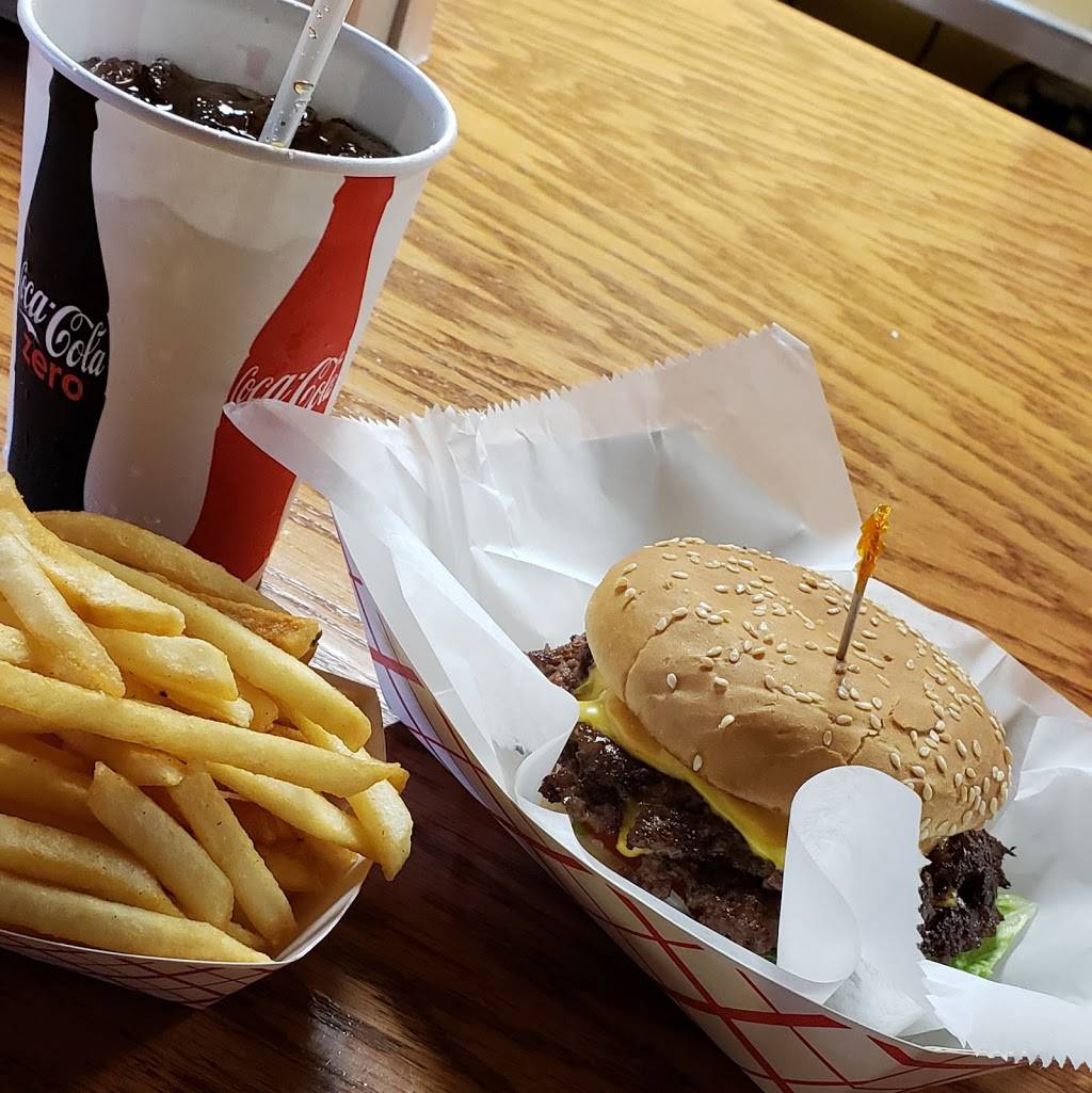 Youngs Restaurant & Ice Creamery | restaurant | 206 Meramec Station Rd, Valley Park, MO 63088, USA | 6362256677 OR +1 636-225-6677