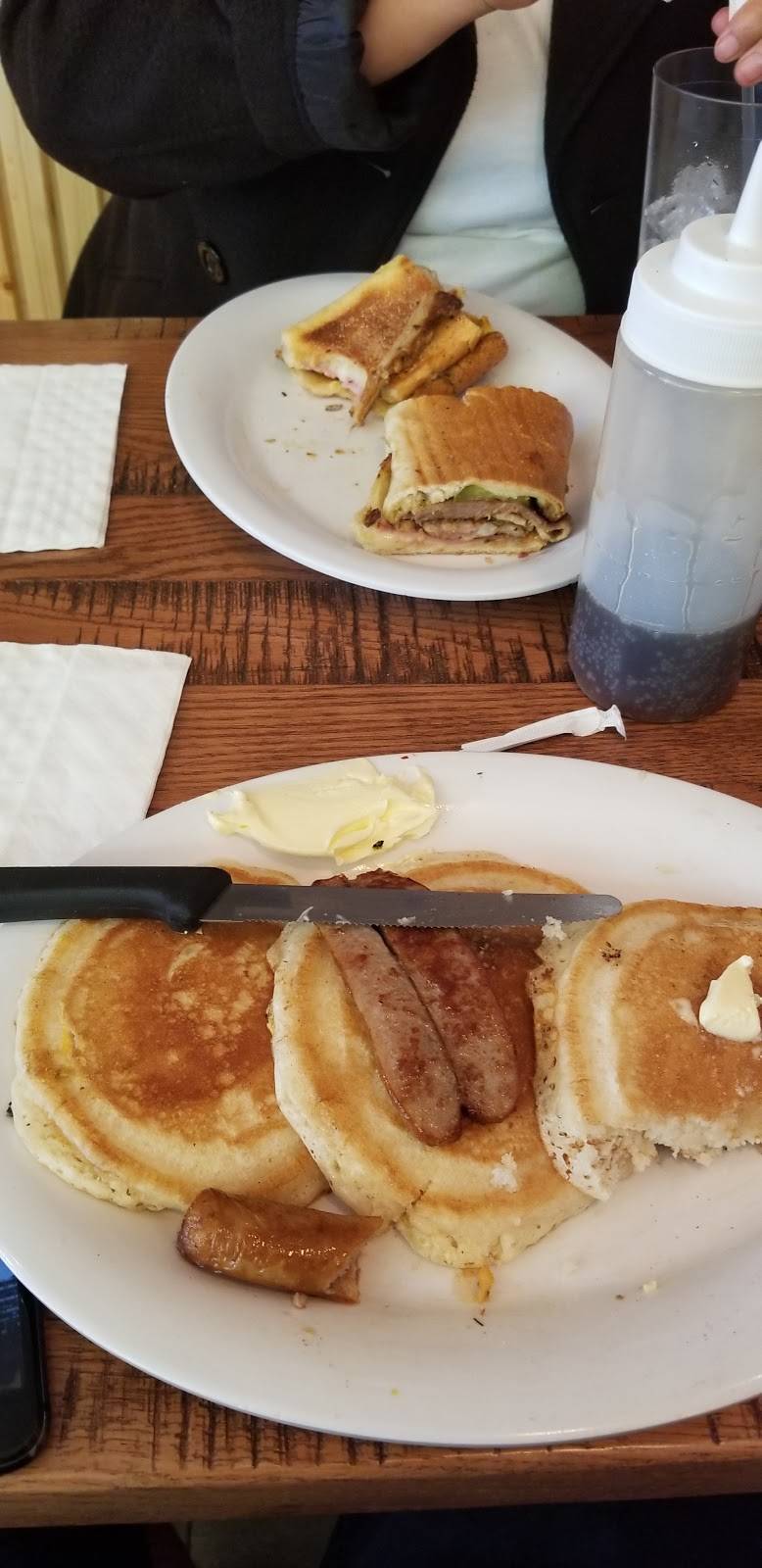 Georges Latin Americana Bistro | restaurant | 11 Graham Ave, Brooklyn, NY 11206, USA | 7183887794 OR +1 718-388-7794