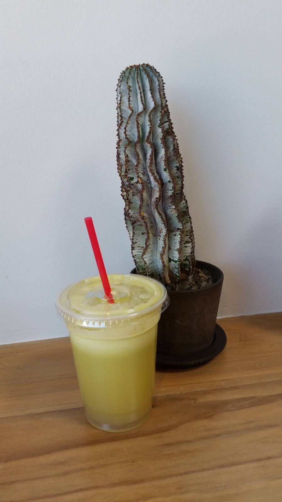 V Cafe | restaurant | 7013, 8164 Melrose Ave, Los Angeles, CA 90046, USA | 3239519577 OR +1 323-951-9577