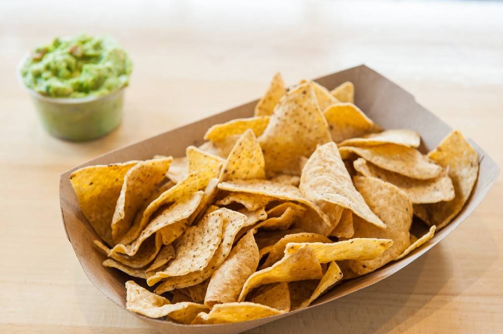 Big Wig Tacos & Burritos | restaurant | 2490 N Milwaukee Ave, Chicago, IL 60647, USA | 3126249568 OR +1 312-624-9568