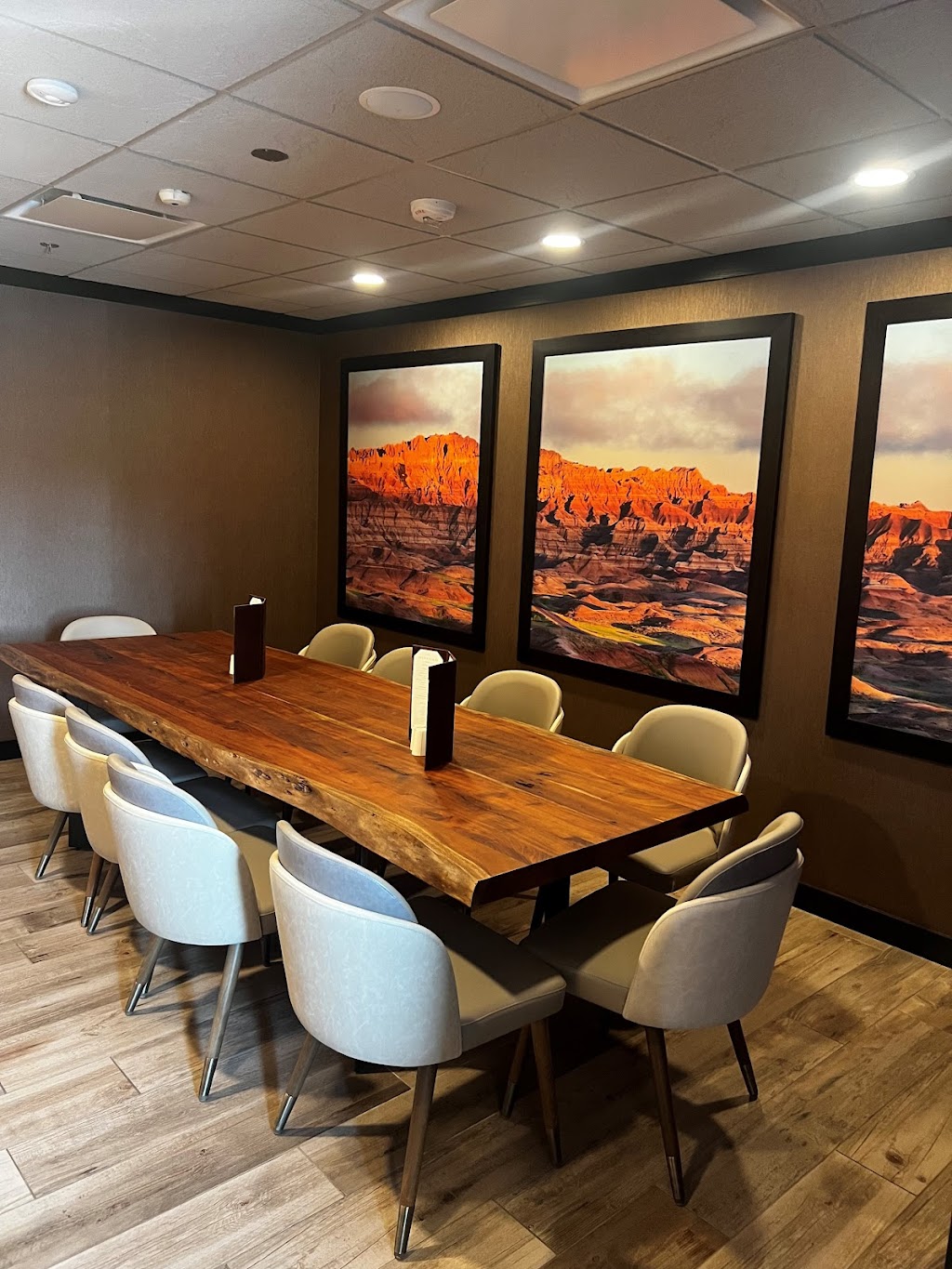 Sear Black Hills Steakhouse | restaurant | 2424 W Main St, Rapid City, SD 57702, USA | 6053483348 OR +1 605-348-3348