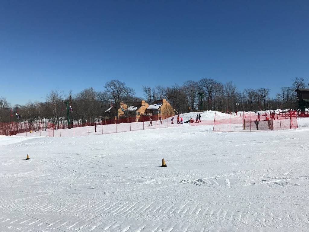 Indianhead Mountain - Big Snow Resort | restaurant | 500 Indianhead Rd, Wakefield, MI 49968, USA | 8003463426 OR +1 800-346-3426