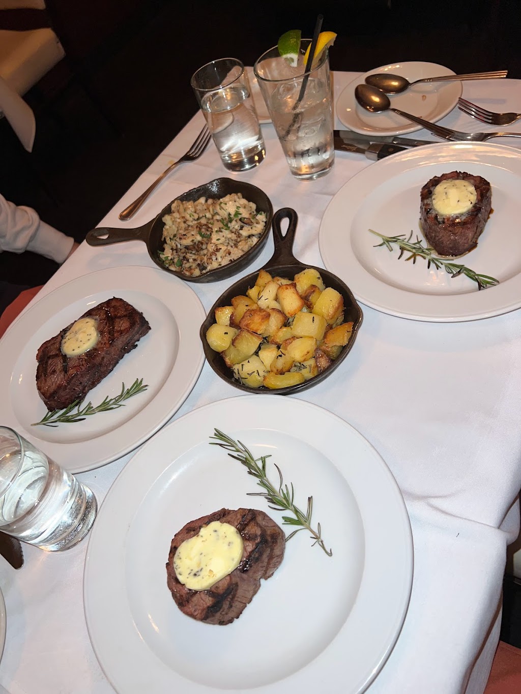 Bogies Place | restaurant | 21 Temple Pl, Boston, MA 02111, USA | 6173385333 OR +1 617-338-5333