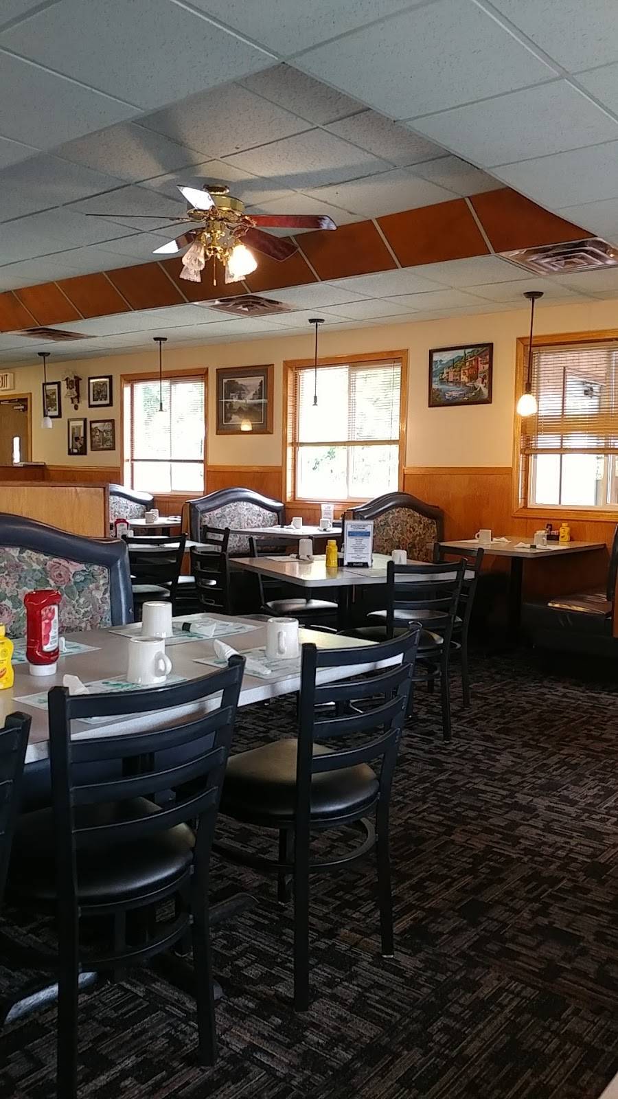 City Limits Family Restaurant | restaurant | 906 S Main St, Maquoketa, IA 52060, USA | 5636529709 OR +1 563-652-9709