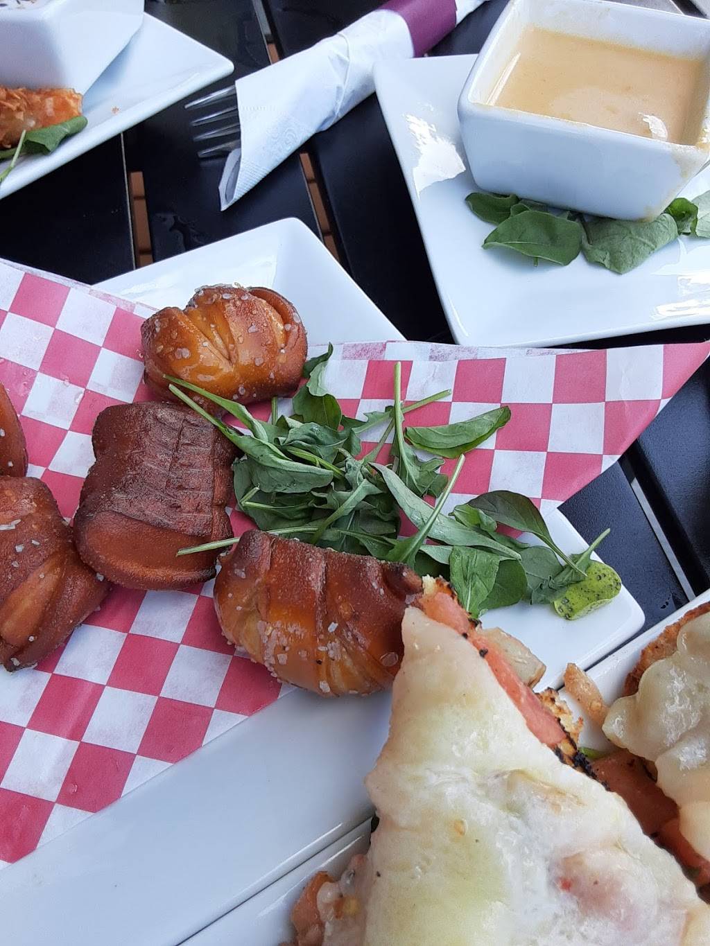 Blackberrys Bar & Grill | restaurant | 2241 Grand Island Blvd, Grand Island, NY 14072, USA | 7167759743 OR +1 716-775-9743