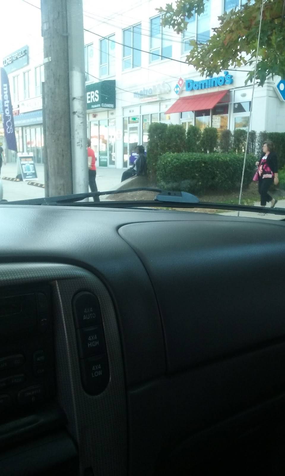 Dominos Pizza | meal delivery | 9614 Metropolitan Ave, Forest Hills, NY 11375, USA | 7187932024 OR +1 718-793-2024