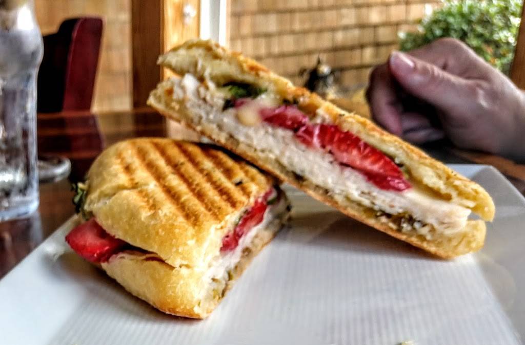 TRIO Restaurant & Market | restaurant | 3708 N Croatan Hwy, Kitty Hawk, NC 27949, USA | 2522610277 OR +1 252-261-0277