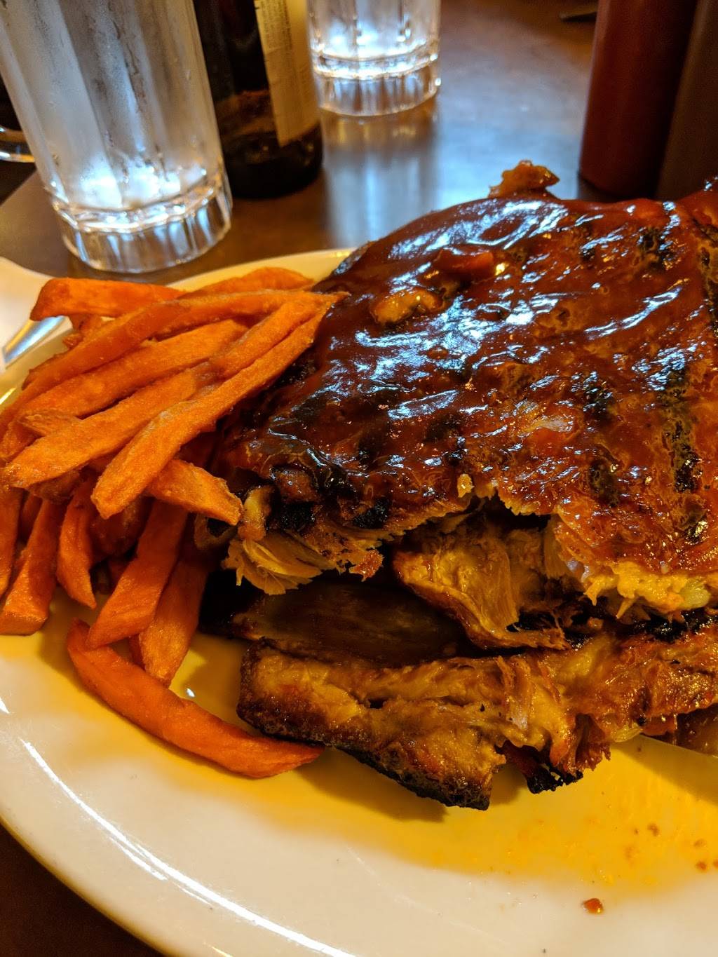 Blazin Bills | restaurant | 17800 Great Lakes Pkwy, Hiram, OH 44234, USA | 4408341111 OR +1 440-834-1111