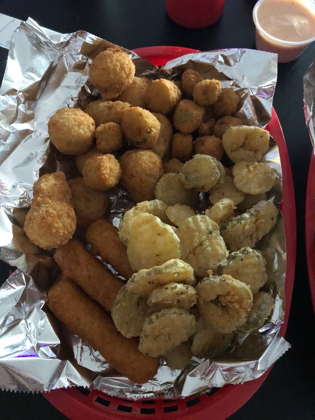 The Round Table Bar and Grill | restaurant | 4209 Evanston Ave, Indianapolis, IN 46205, United States | 3177372581 OR +1 317-737-2581