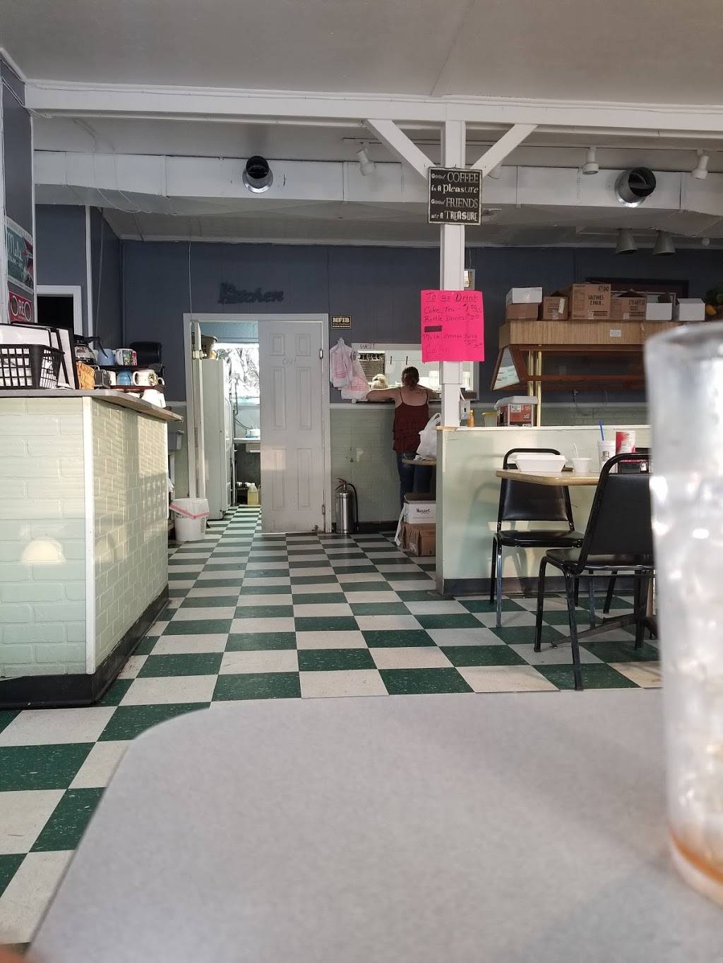 Small Town Diner | restaurant | 719 S Main St, Mt Pleasant, TN 38474, USA | 9313790047 OR +1 931-379-0047