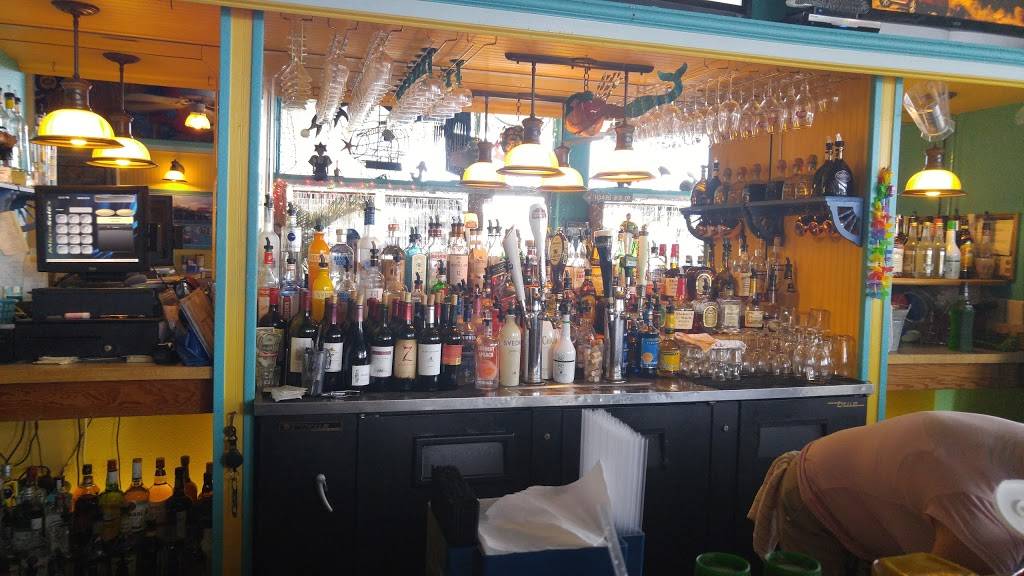 Hurricane Hanks | restaurant | 5346 Gulf Dr, Holmes Beach, FL 34217, USA | 9417785788 OR +1 941-778-5788