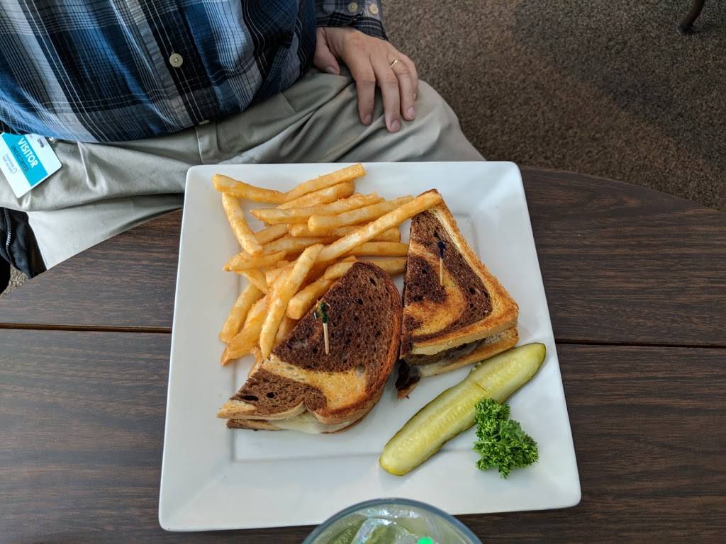 Guldens | Restaurant & Bar | restaurant | 2999 North, US-61, Maplewood, MN 55109, USA | 6514820384 OR +1 651-482-0384