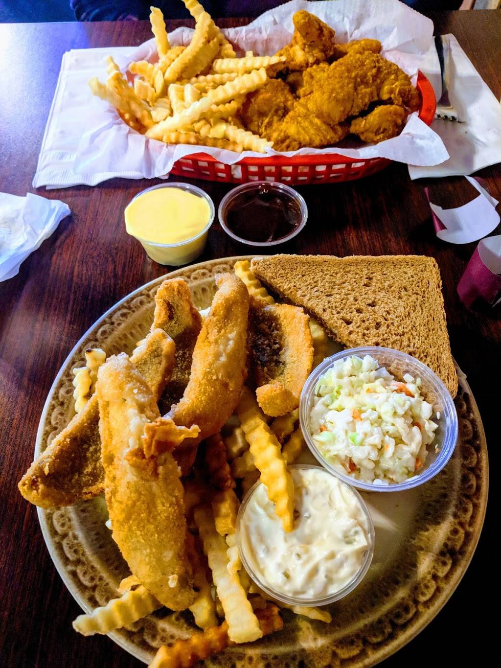 Camelot Bar and Grill | restaurant | 1700 E Wisconsin Ave, Appleton, WI 54911, USA | 9207317461 OR +1 920-731-7461