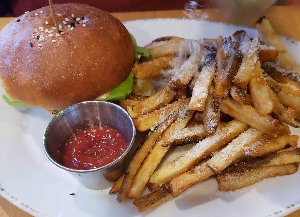 The Guest House Restaurant | restaurant | 6810 NE 153rd Pl, Kenmore, WA 98028, USA | 4254024990 OR +1 425-402-4990