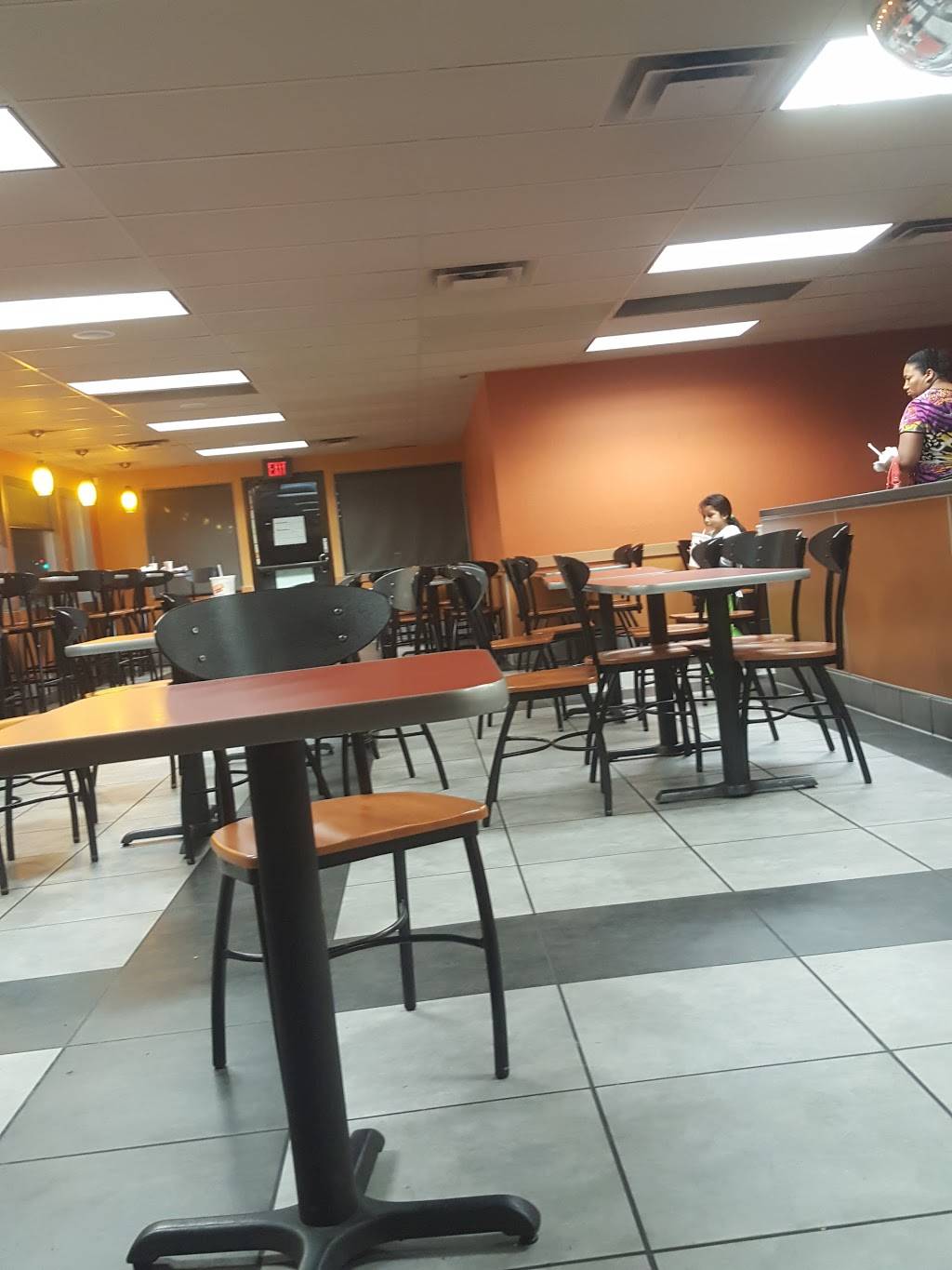 Jack in the Box | restaurant | 733 W Charter Way, Stockton, CA 95206, USA | 2094652682 OR +1 209-465-2682