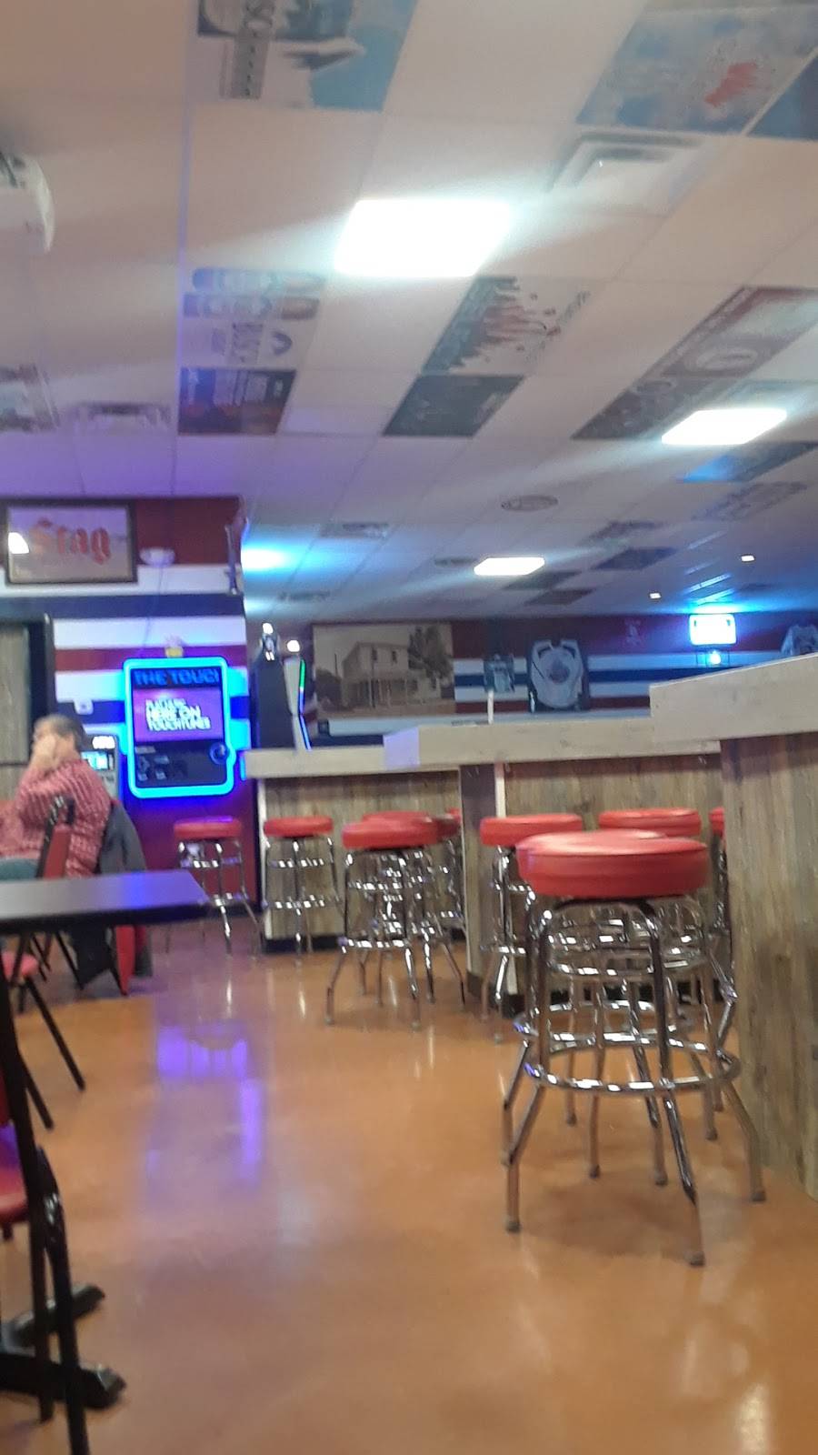 Mueths Tavern | restaurant | 2 N Main St, Smithton, IL 62285, USA | 6182778309 OR +1 618-277-8309