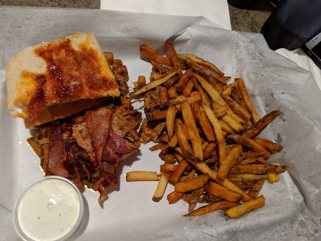 Quintons Bar & Deli | restaurant | 2500 Corridor Way #5, Coralville, IA 52241, USA | 3196252221 OR +1 319-625-2221