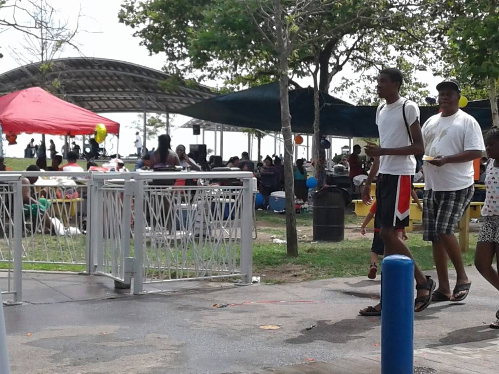 DredSurfer Grill | restaurant | 16-27 Seagirt Blvd, Far Rockaway, NY 11691, USA | 7184711691 OR +1 718-471-1691