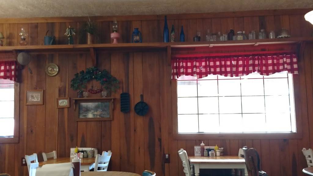 Country Corner Restaurant | restaurant | 30432 Broad St, Bruceton, TN 38317, USA | 7312520215 OR +1 731-252-0215