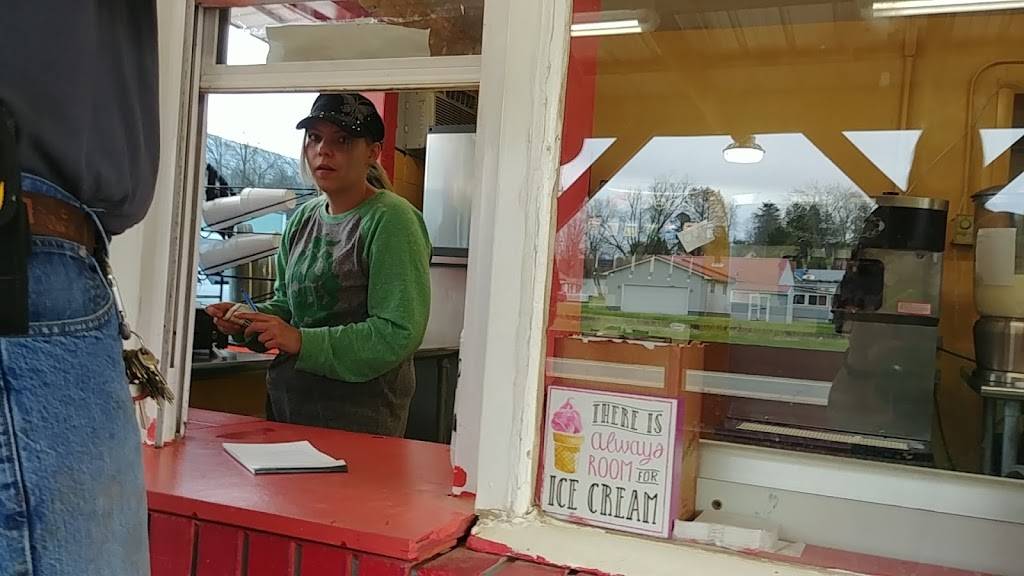 Kalis Shake Shak | restaurant | 415 Front St, Oak Hill, OH 45656, USA | 7406820777 OR +1 740-682-0777