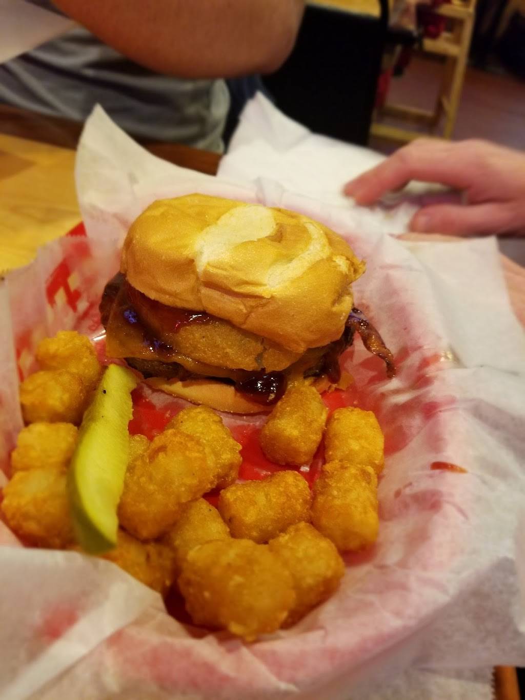 Wings Etc. | restaurant | 23222 US-33, Elkhart, IN 46517, USA | 5748305734 OR +1 574-830-5734