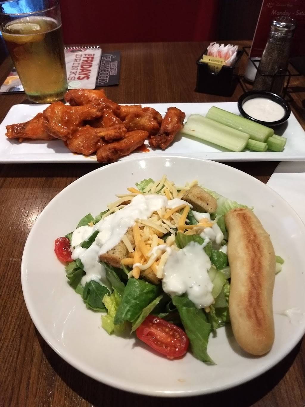 TGI Fridays | restaurant | 1077 E Herndon Ave, Fresno, CA 93710, USA | 5594358443 OR +1 559-435-8443