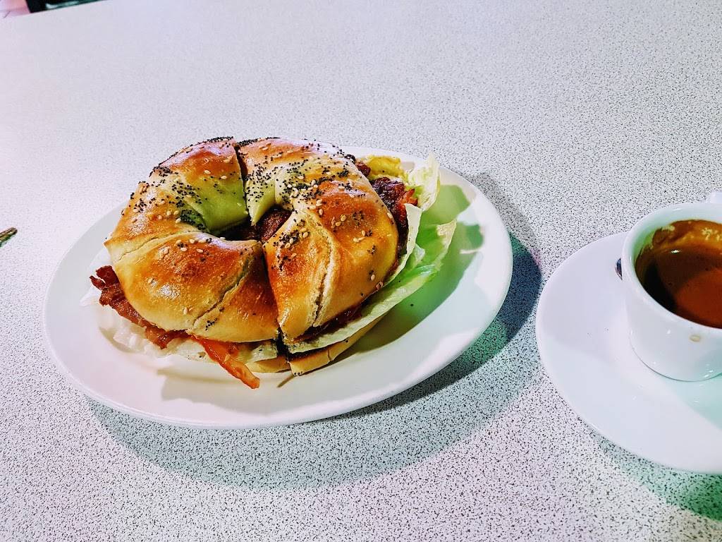 Junnios Italian Restaurant | restaurant | 40 Bradwick Dr, Concord, ON L4K 3N7, Canada | 9056696089 OR +1 905-669-6089