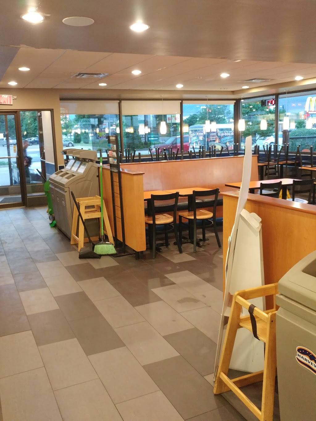 Harveys | restaurant | 1157 Victoria St N, Kitchener, ON N2B 3C8, Canada | 5195842880 OR +1 519-584-2880