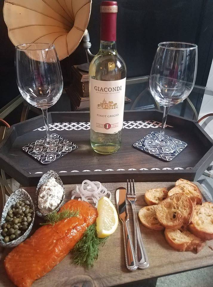 Moniker 86 Social Club | restaurant | 821 3rd Ave SE, Cedar Rapids, IA 52403, USA | 3192008686 OR +1 319-200-8686