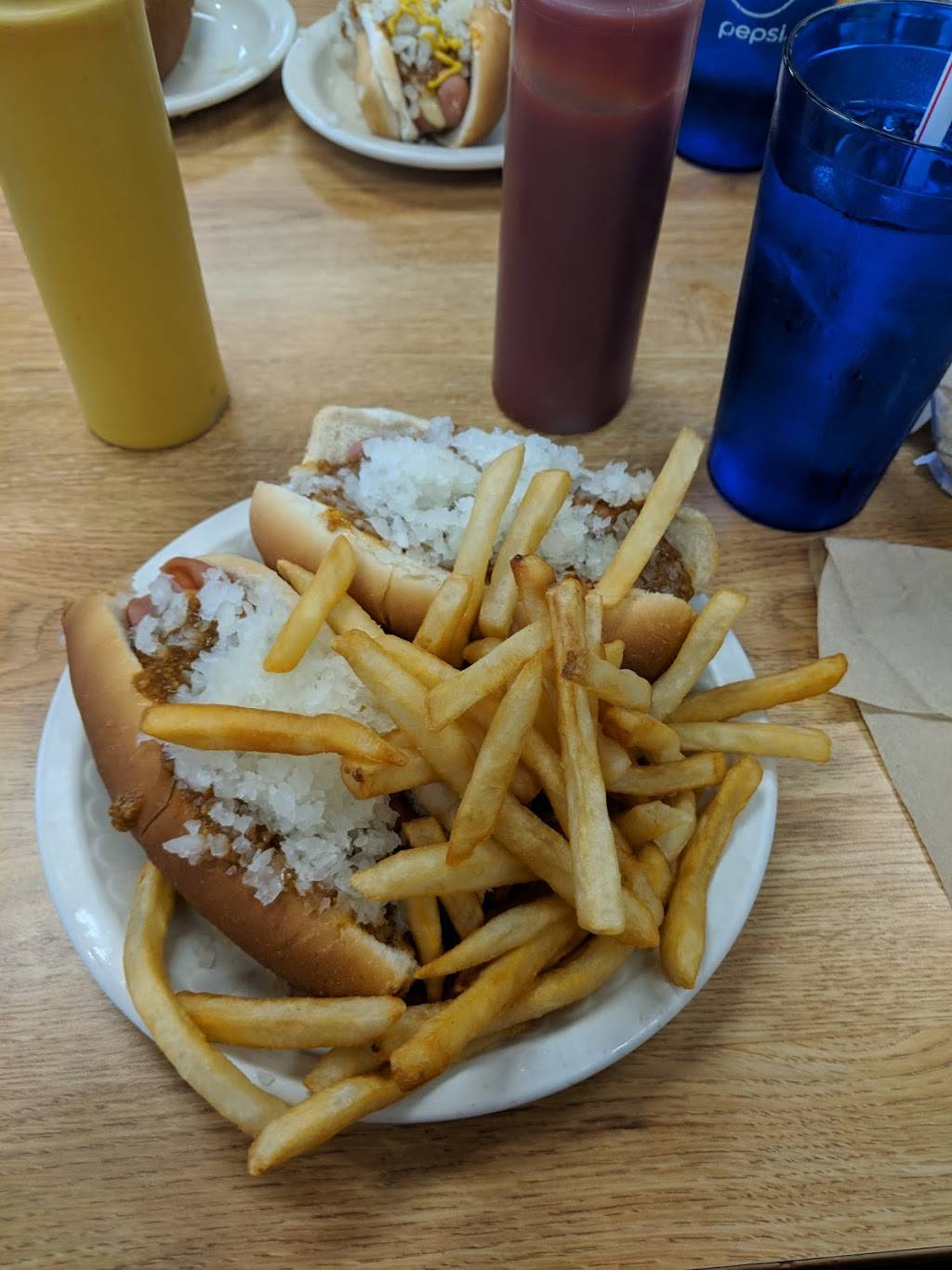 Famous Hot Weiner North Inc | restaurant | 160 Dart Dr, Hanover, PA 17331, USA | 7176322424 OR +1 717-632-2424