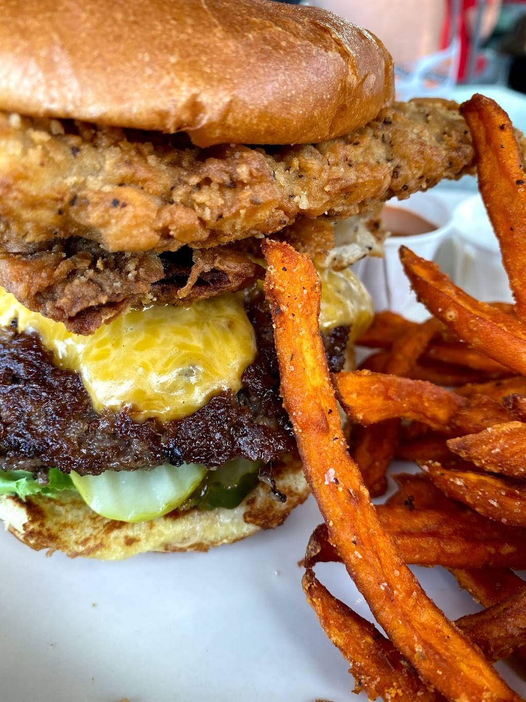 Bad Daddys Burger Bar | restaurant | 2317 Memorial Pkwy SW, Huntsville, AL 35801, USA | 2569704466 OR +1 256-970-4466