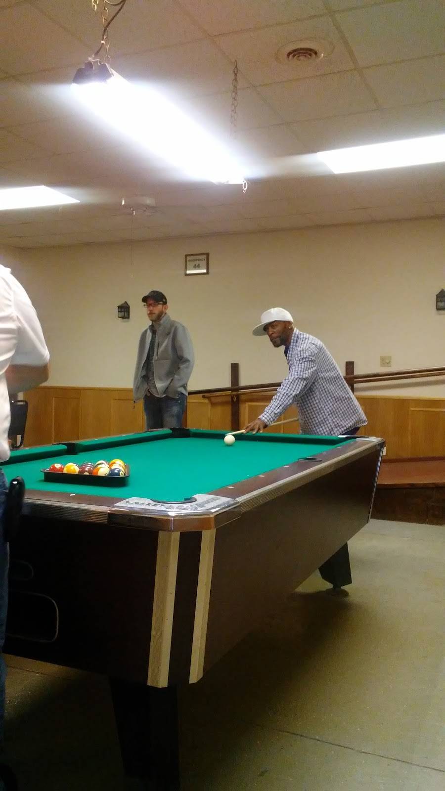 Cliffs Place | restaurant | 1404 Easton Ave, Waverly, IA 50677, USA | 3192763114 OR +1 319-276-3114