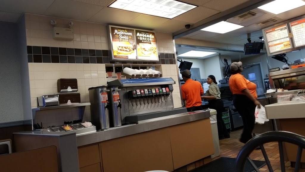 Whataburger | restaurant | 6469 Brentwood Stair Rd, Fort Worth, TX 76112, USA | 8174968955 OR +1 817-496-8955