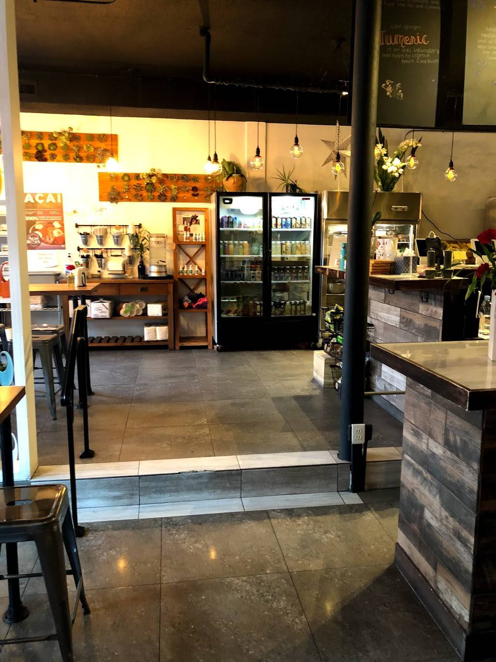 Karma Juice Bar & Eatery | restaurant | 209 1st St NE, St. Petersburg, FL 33701, USA | 7278964000 OR +1 727-896-4000