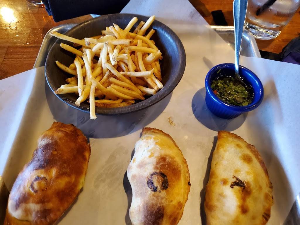 La Masa Empanada Bar | restaurant | 1300 E Brady St, Milwaukee, WI 53202, USA | 4148851866 OR +1 414-885-1866