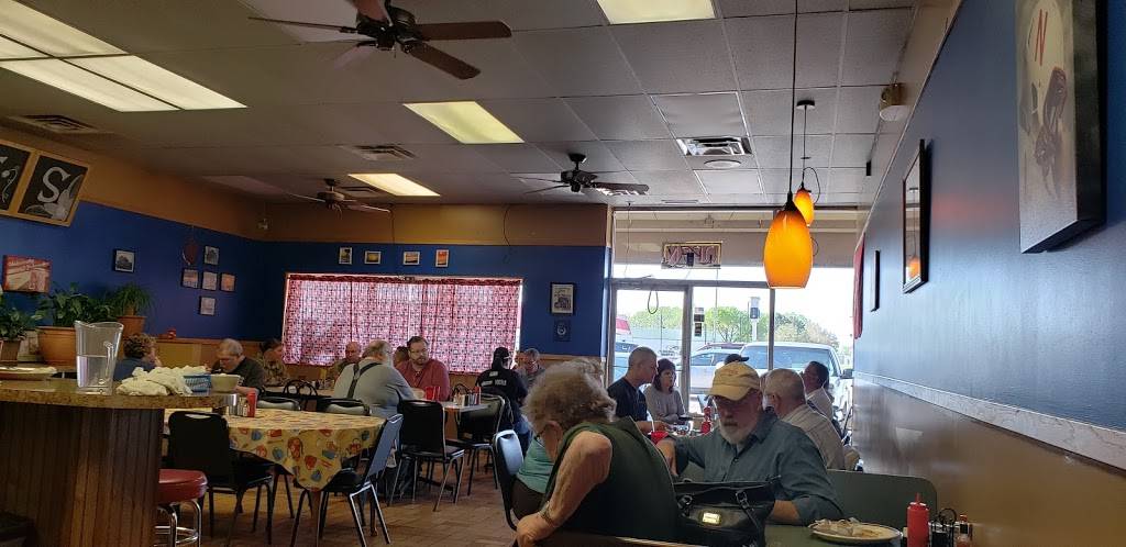 Woodees | restaurant | 201 Capitol Beach Blvd, Lincoln, NE 68528, USA | 4022613223 OR +1 402-261-3223