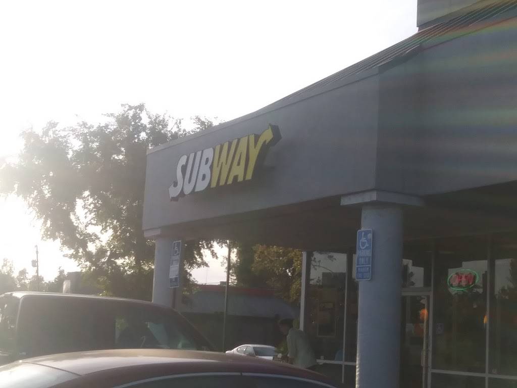 Subway Restaurants | restaurant | 678 N Wilson Way, Stockton, CA 95205, USA | 2094662433 OR +1 209-466-2433