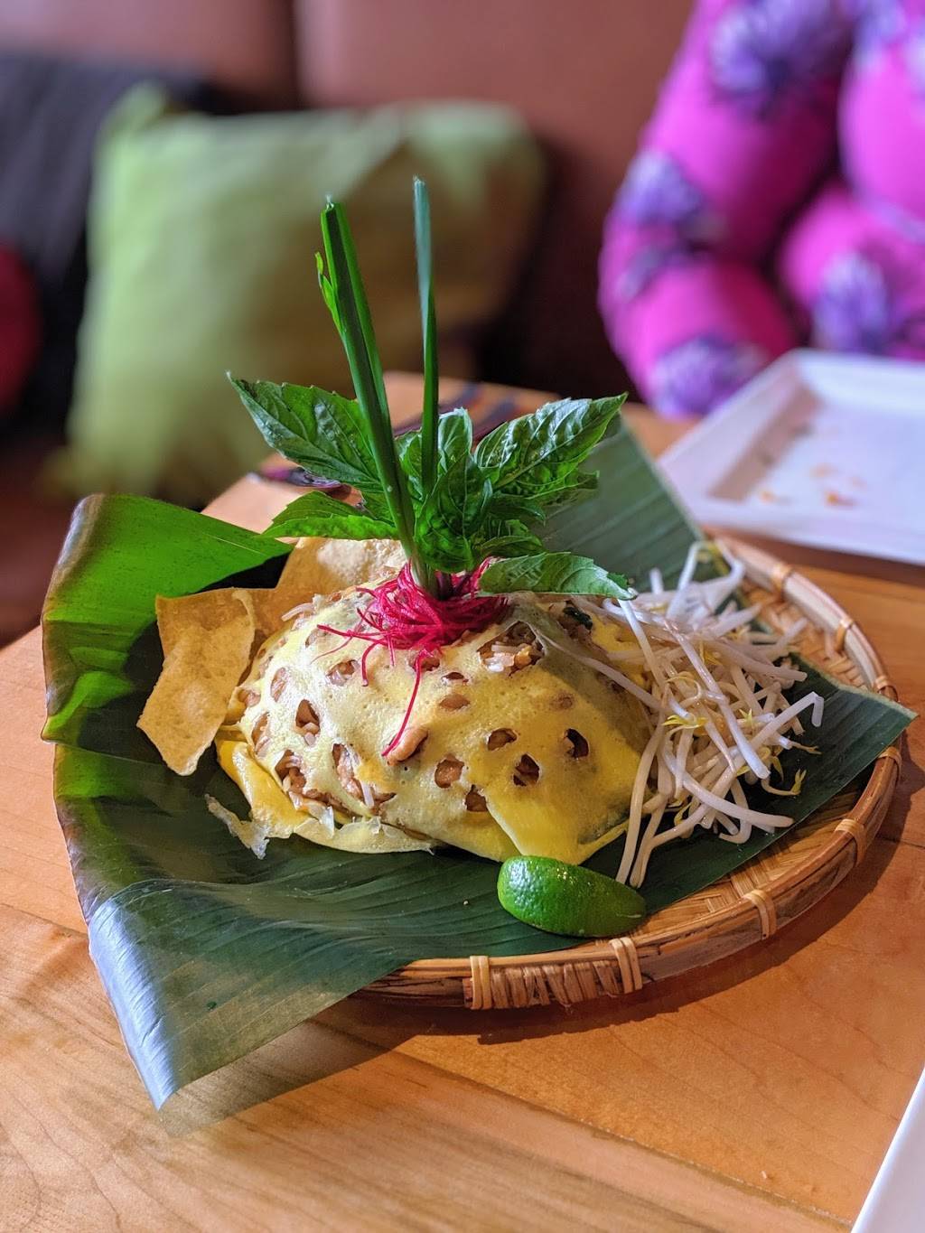 Sala Modern Thai Kitchen & Bar | restaurant | 1262 Danforth Ave, Toronto, ON M4J 1M6, Canada | 4164059999 OR +1 416-405-9999