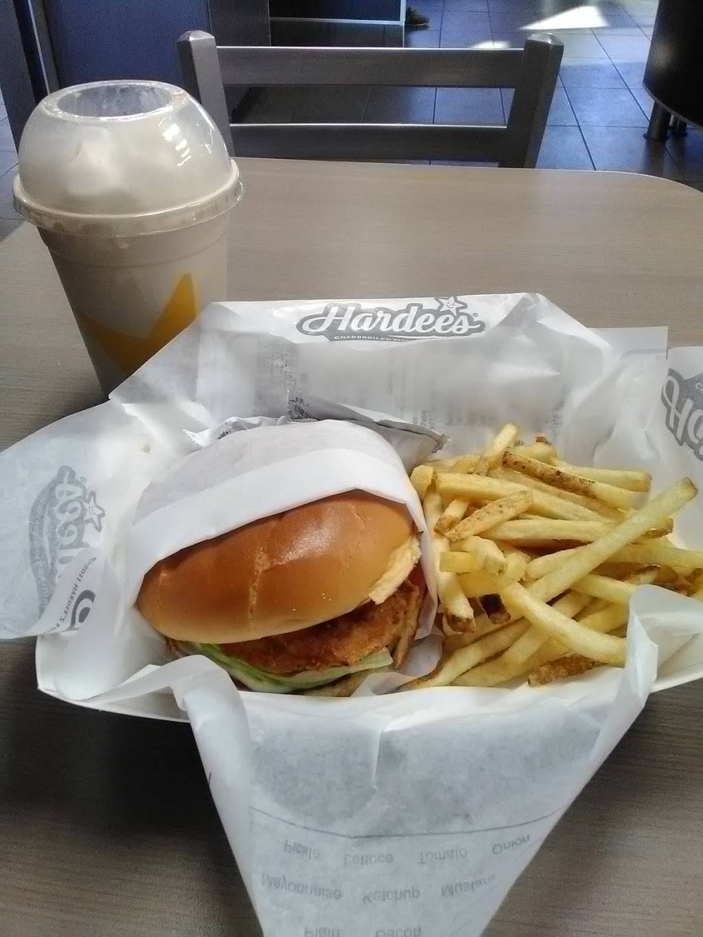 Hardees | restaurant | 101 N Main St, East Peoria, IL 61611, USA | 3096993201 OR +1 309-699-3201